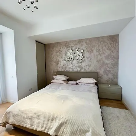 Stunning Herastrau 3br Апартаменты Бухарест